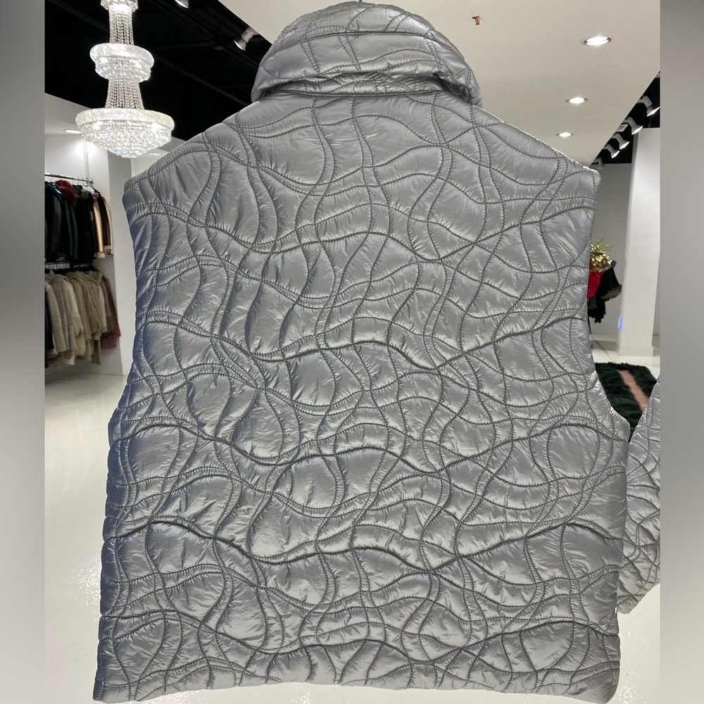 ERL
Silver Woven Puffer Vest - Picture 2 of 4